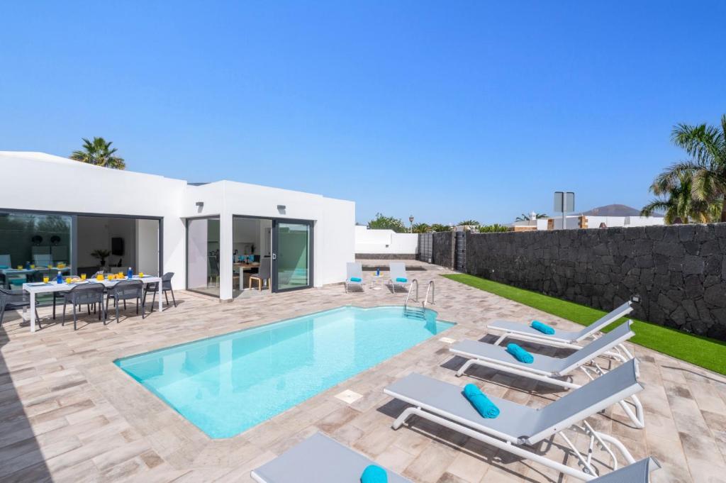 Villa La Nueva by Villa Plus - 1
