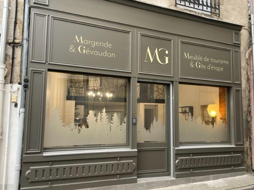 Gîte confortable à Saugues pour randonneurs, 3 chambres spacieuses avec salle d'eau privative - FR-1-582-365, Cubelles