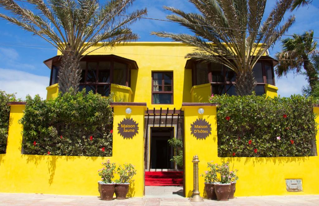 La Maison Jaune Dakhla Maison d'hotes — Hotel in Dakhla