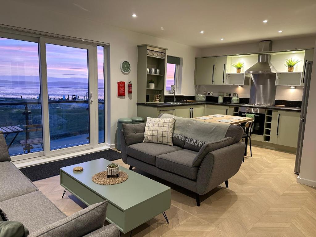 Beach View Flat on Coastal Path, Llanelli