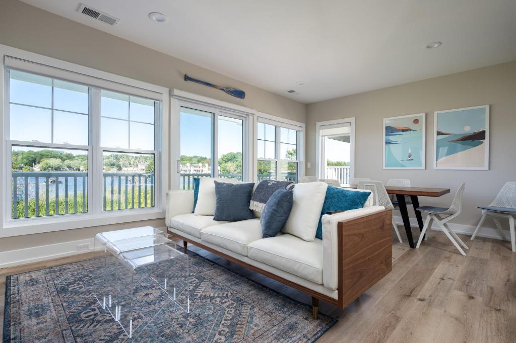 Luxurious Home on Lake Kalamazoo, Douglas