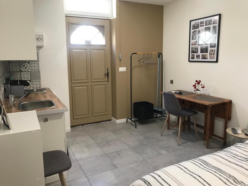 Studette de 17m2 avec parking privé gratuit Climatisation et petite cuisine - 5