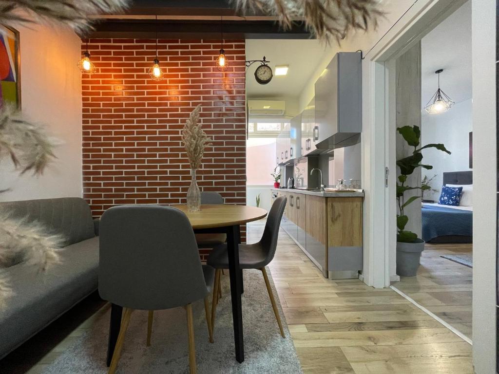 Myslym Shyri's Apartments photo