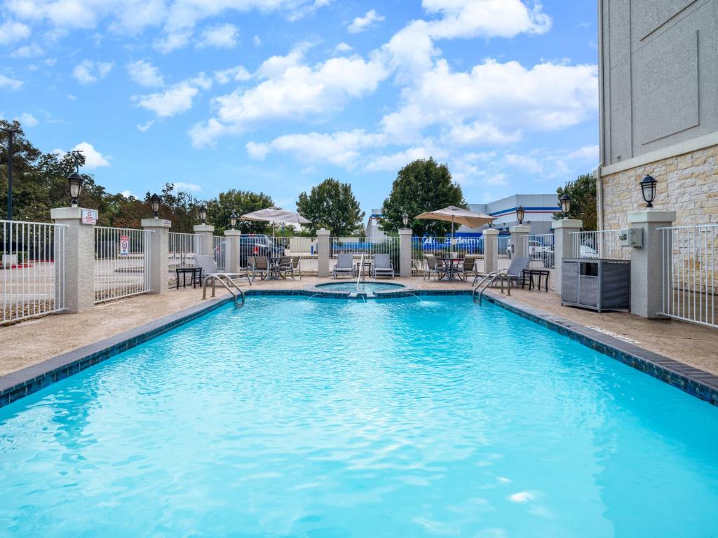 Holiday Inn Express Hotel & Suites Beaumont Northwest By IHG スイミングプール
