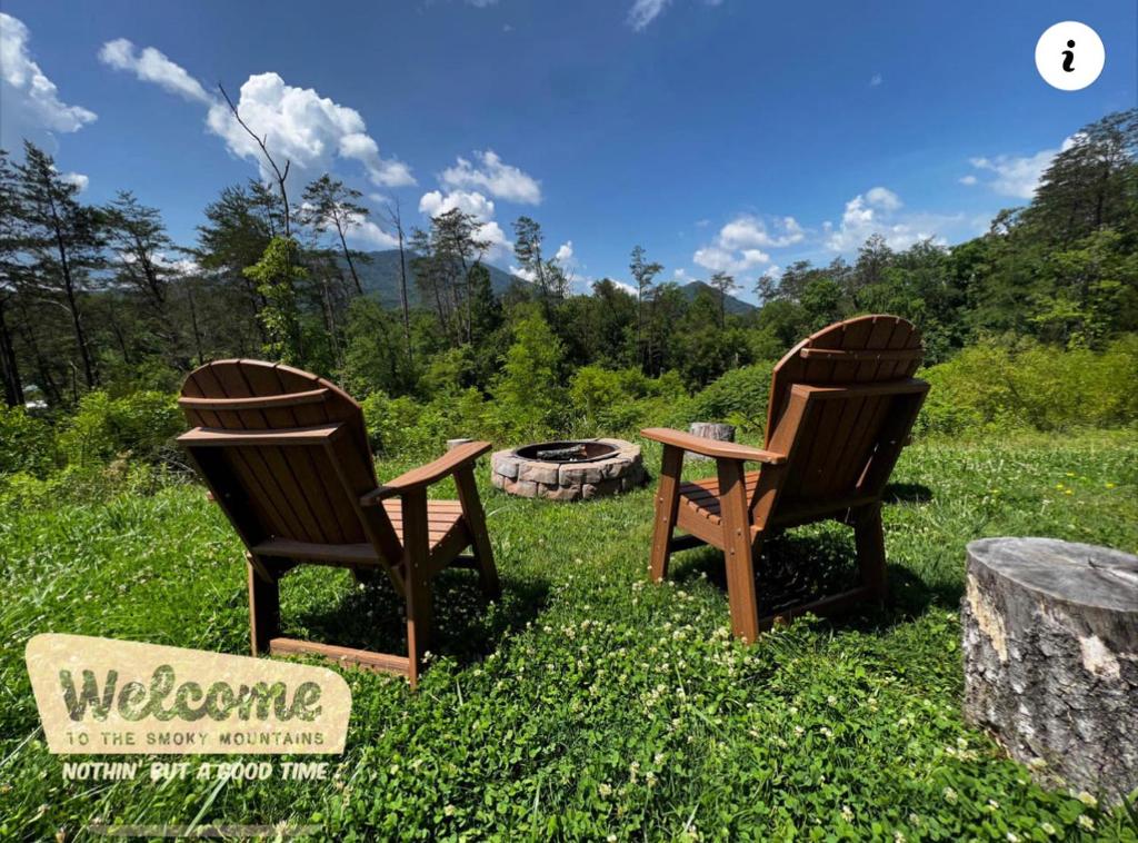 Nothin But A Good Time - Smoky Mountain Family Cabin, Theatre, Hot Tub, FirePit, WiFi, Sevierville