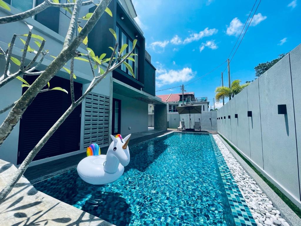 The Groove House Private Pool & BBQ by Linese Homestay, Kuah