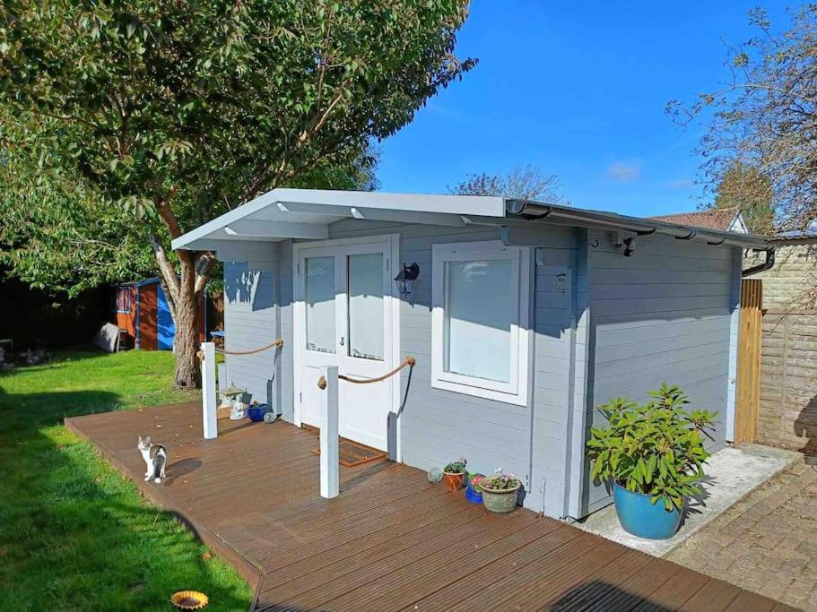 Private Lodge close to beaches and Goodwood, Felpham