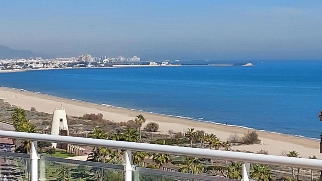 Ático con espectacular terraza frente al mar - 1