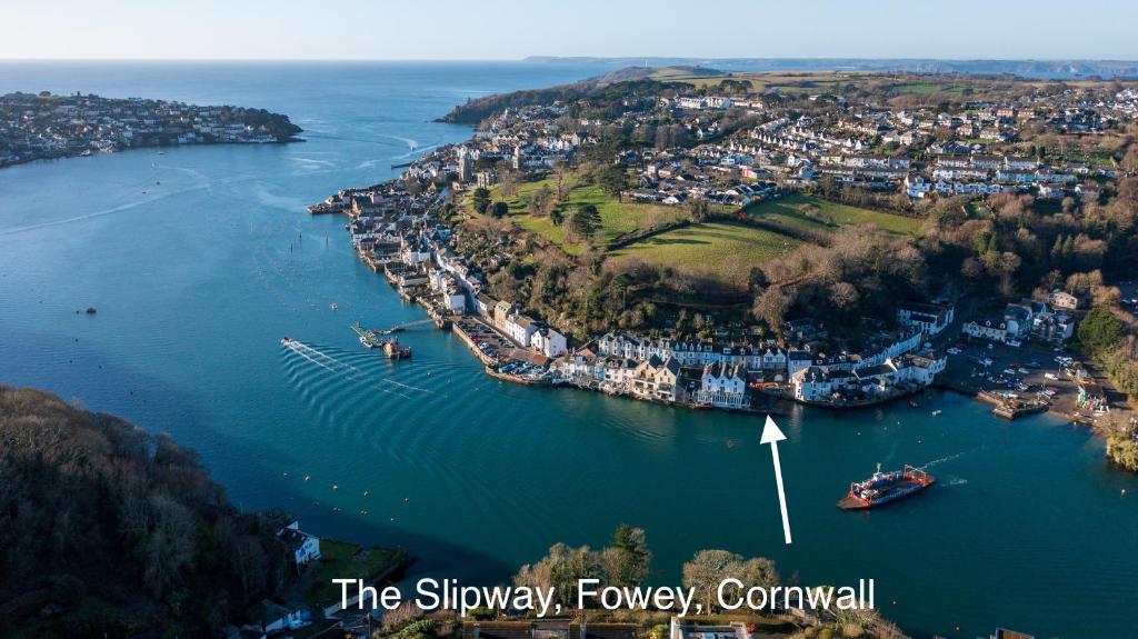 The Slipway, Fowey - pet-friendly harbour-front house in Cornwall