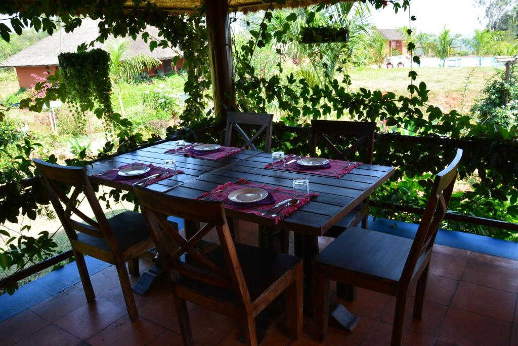 Food and beverages, Red Earth Kabini in Kittur