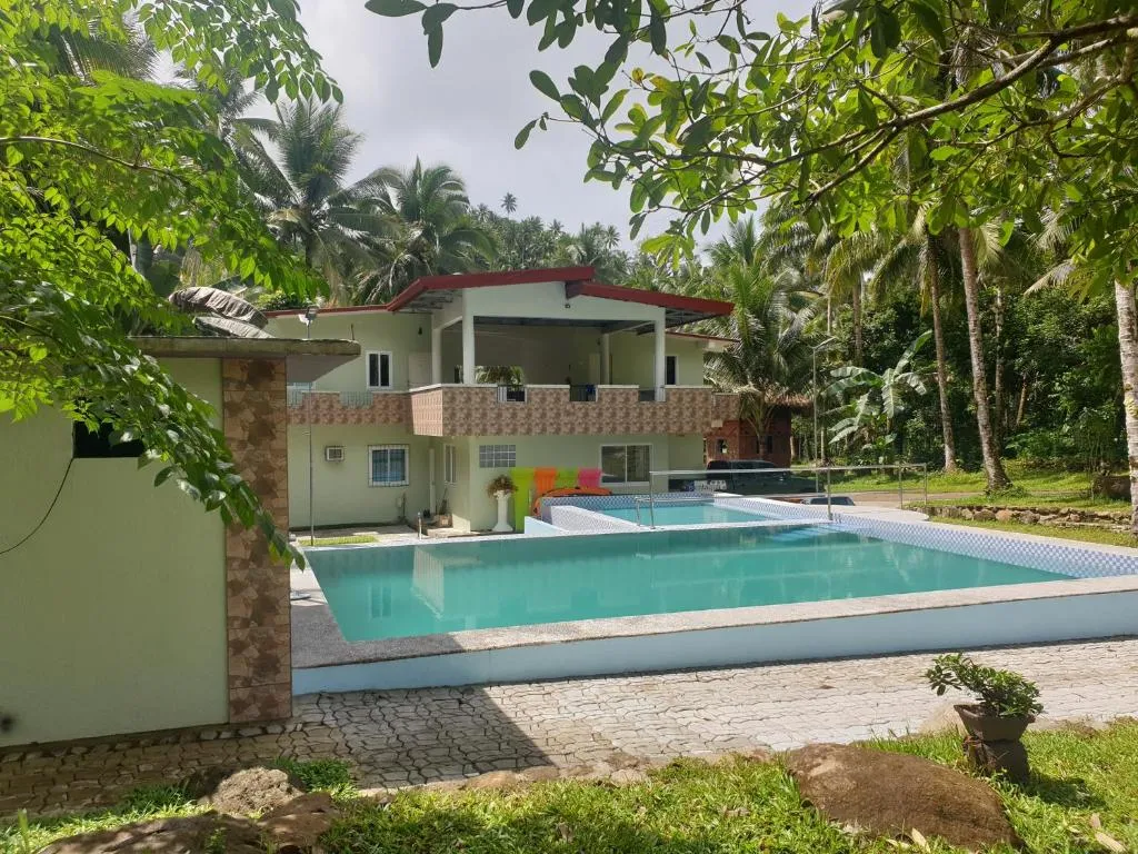 Pentaqua -Dineros Guest House, Hotel in Irosin