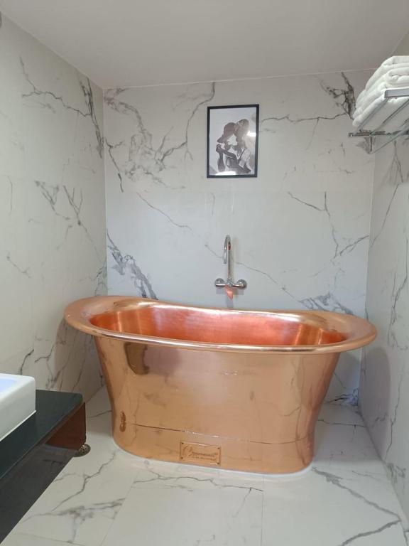 Hot tub, Two Seas Residence in Ooty