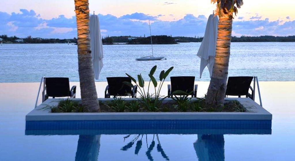 スイミングプール