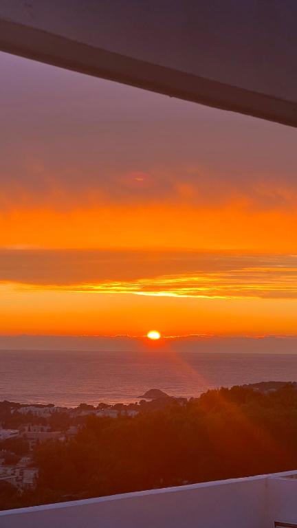 VUE MER EXCEPTIONNELLE - GRANDE TERRASSE et PISCINE, Bandol