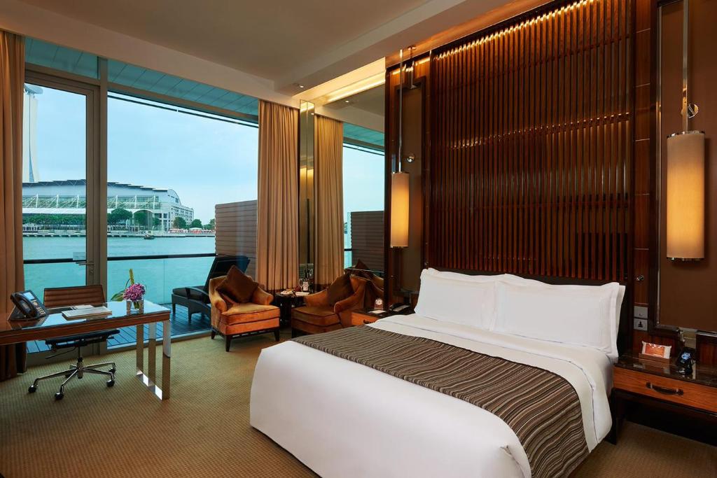 Bay Hotel Singapore – Urban Cool Meets Natural Serenity