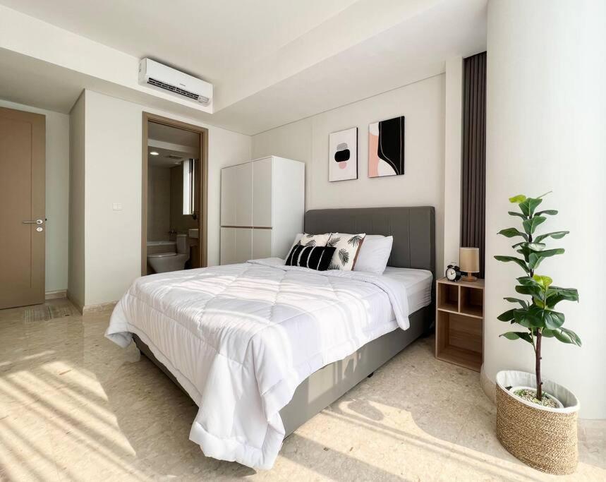 Stylish Seaview 3 BR Condo at PIK photo