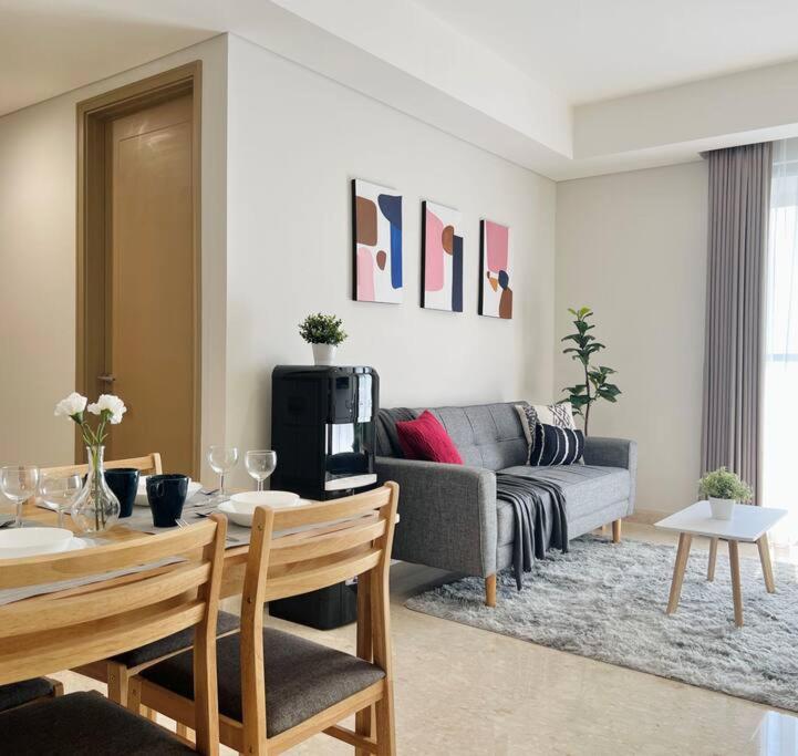 Stylish Seaview 3 BR Condo at PIK photo