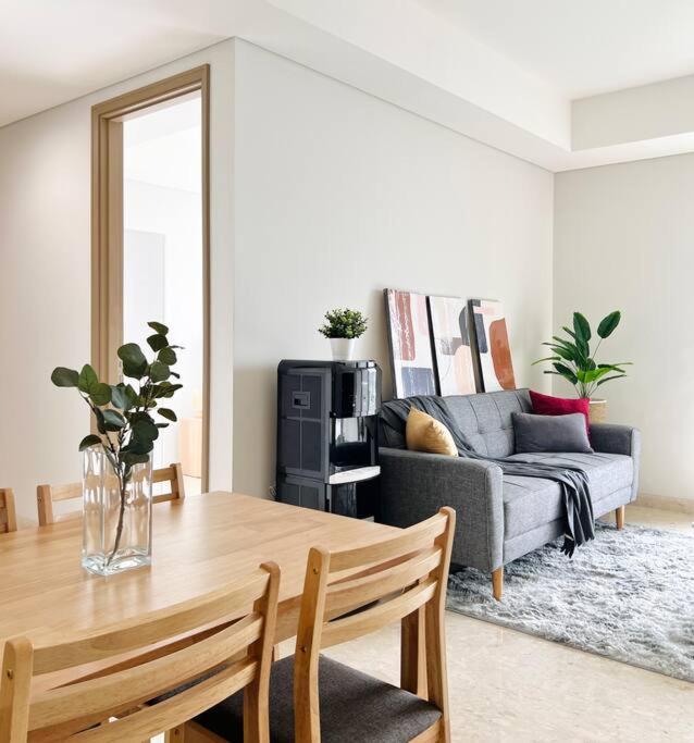 Stylish Seaview 3 BR Condo at PIK photo