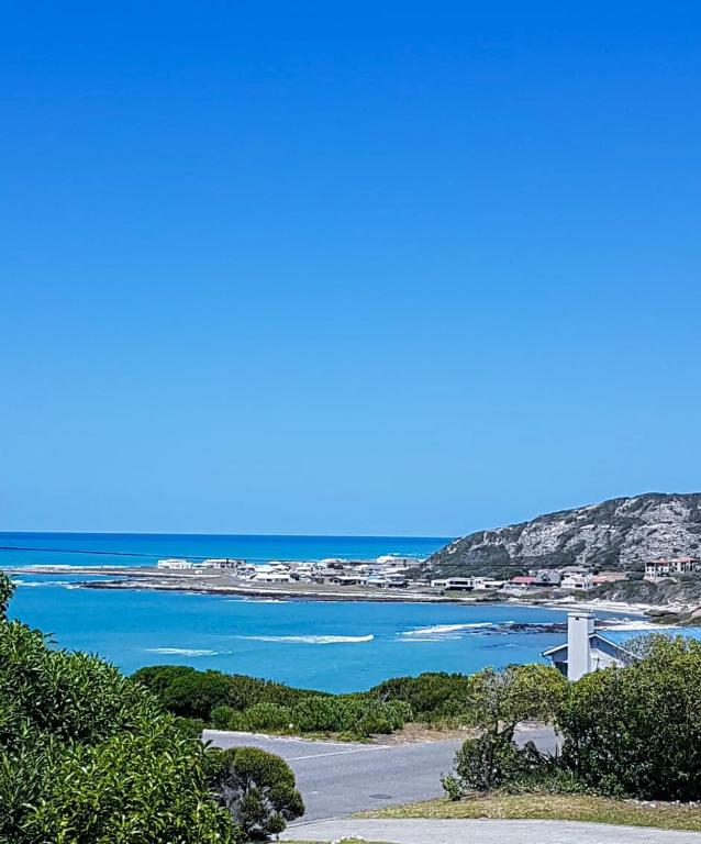 Struispaleis, Struisbaai