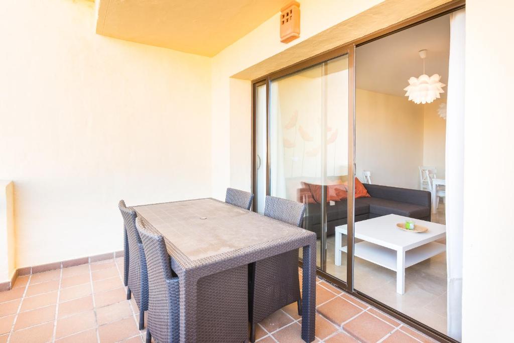 2114-Apt with nice terrace with pool view - 4