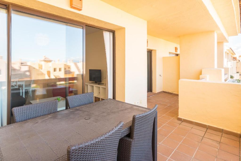 2114-Apt with nice terrace with pool view - 2