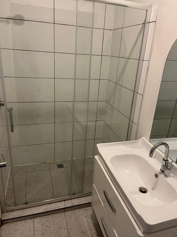 Master Bedroom Opposite to Deakin University photo