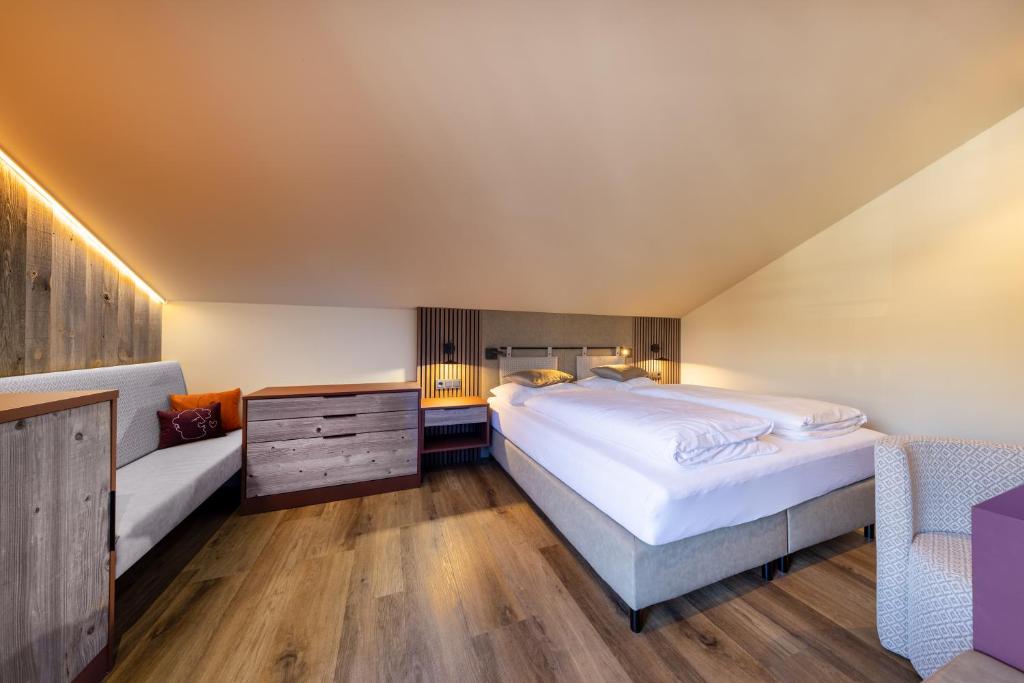 PEOPLE'S Hotel - 4