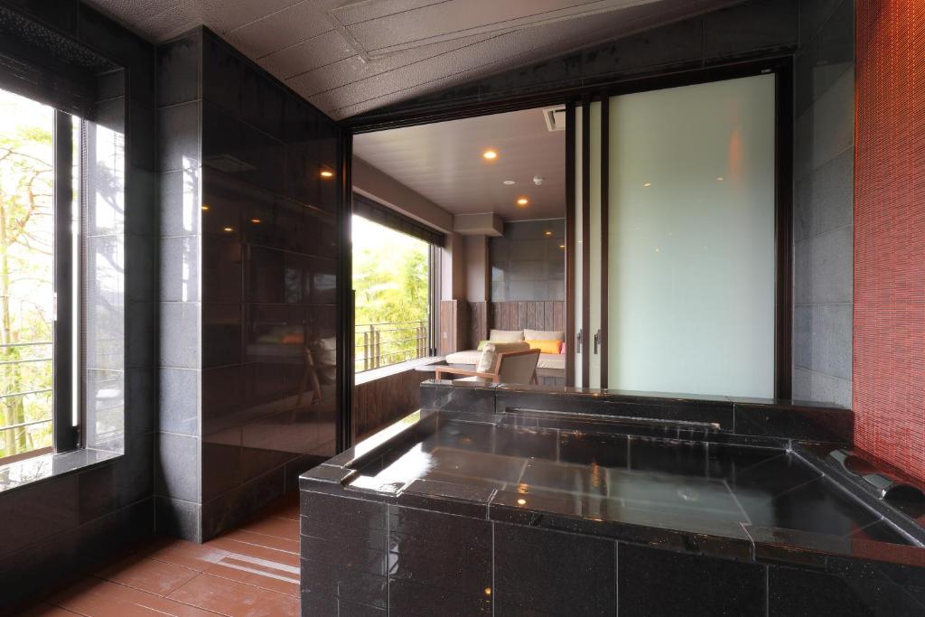 Hot spring bath