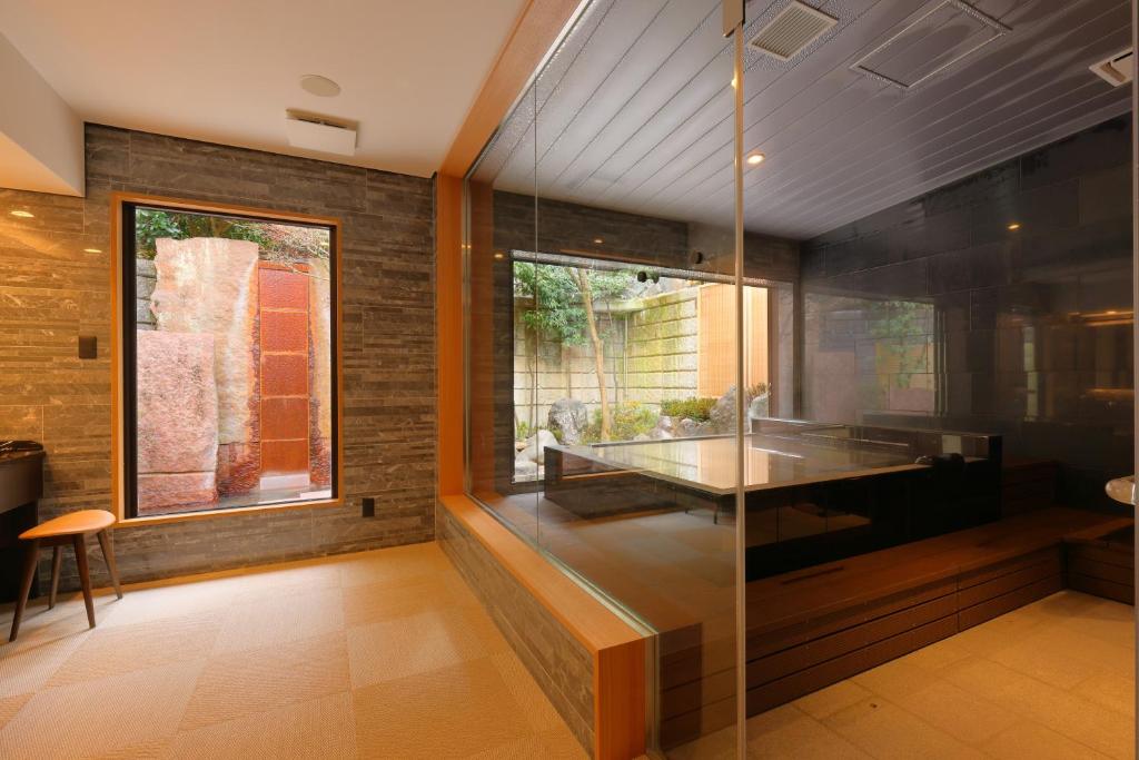 Hot spring bath
