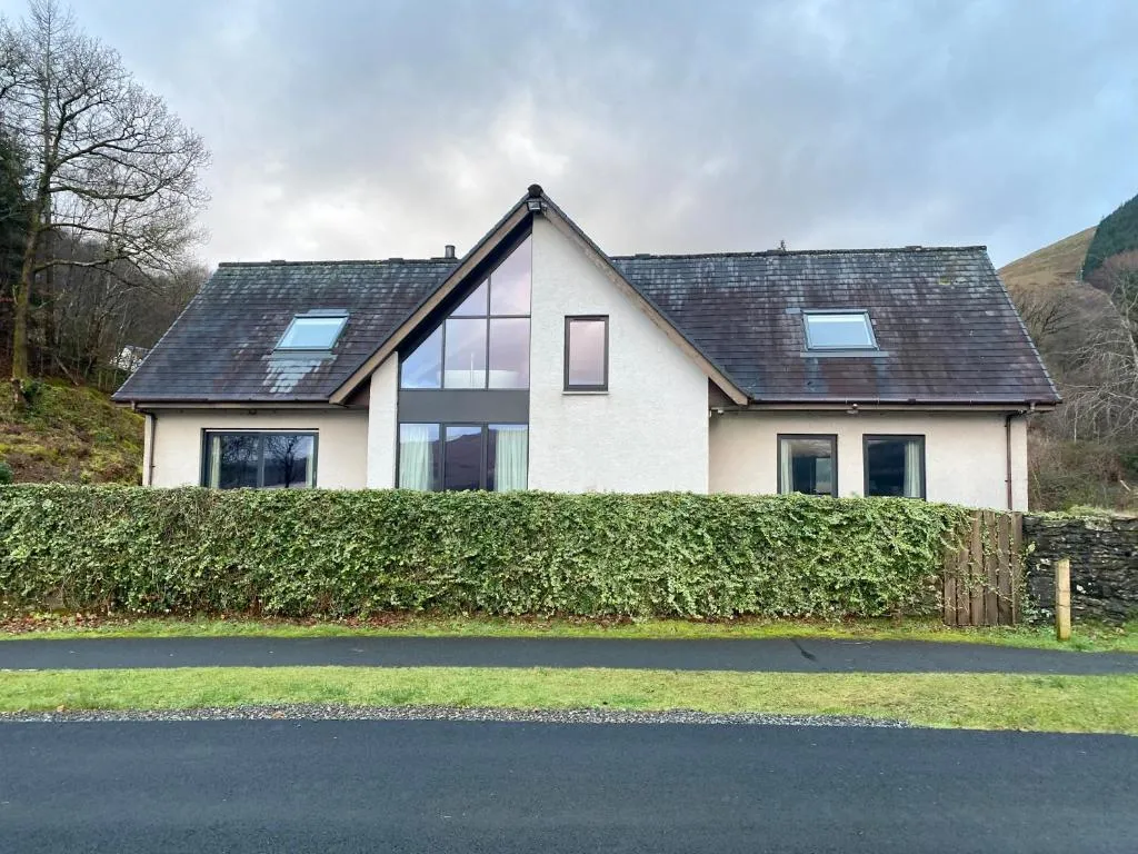 The Beach House Loch Lomond，位于卢斯的酒店