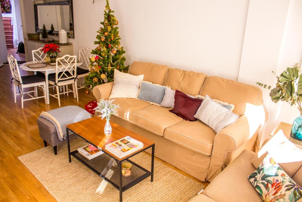 Benalgolf Lovely apartment in Benalmádena with Sea Views, Excellent WIFI connection, private Backyard with BBQ - 2