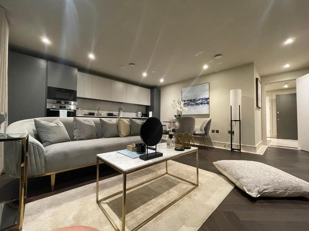 Sophisticated 1BR, 1 BA Chigwell Designer Flat CHCL F2, Chigwell