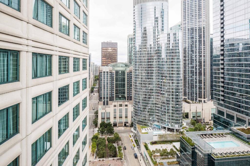 Sheraton Grand Chicago photo