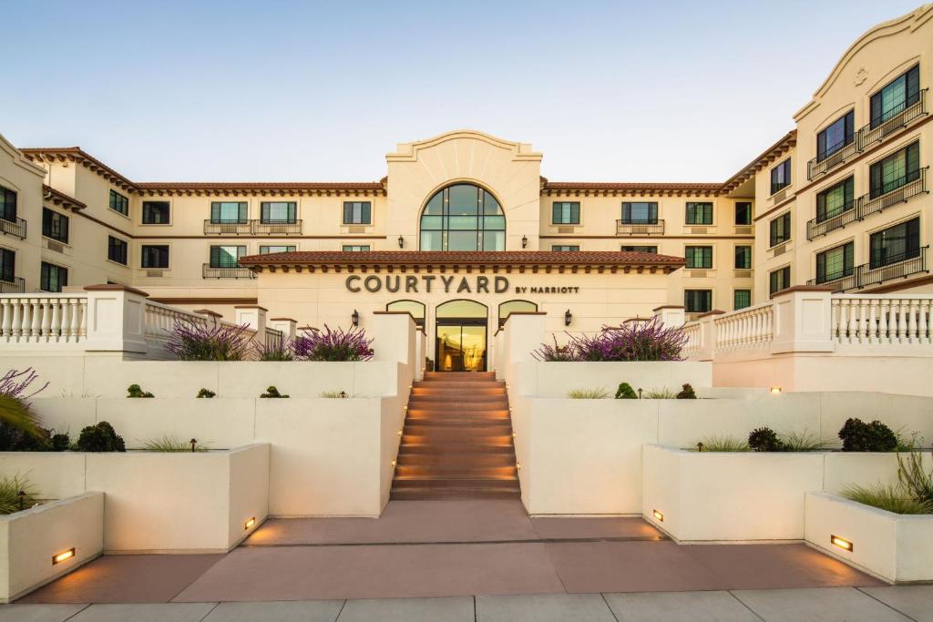Courtyard by Marriott Santa Cruz photo