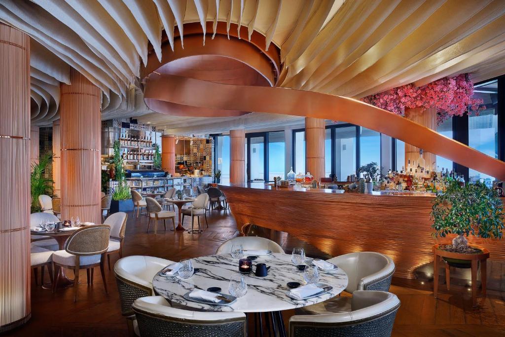 Bar/lounge