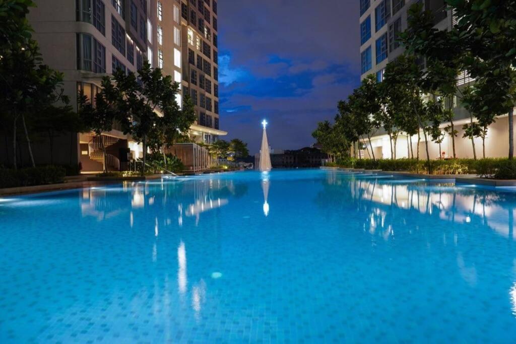 The Robertson By TheRippleSuites With Netflix photo