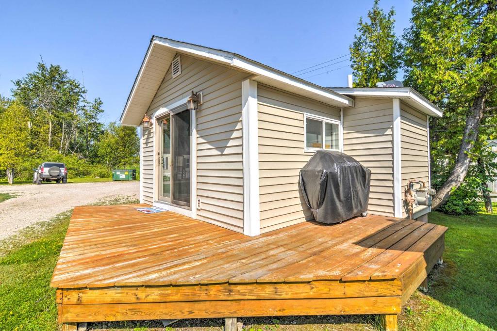 Tiny House Cottage 6 with Dock on Crooked Lake 전경