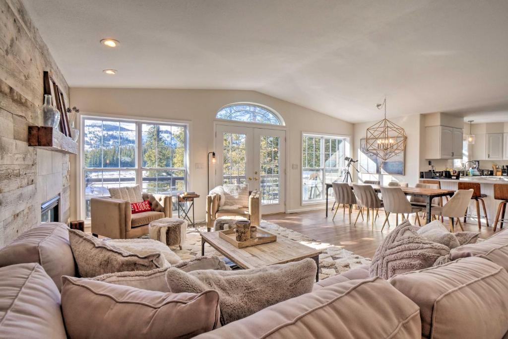 Nomad Haus with Mtn Views and Deck - 25 Mi to Breck!, Fairplay