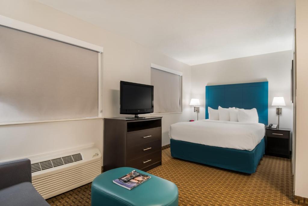 MainStay Suites Chattanooga Hamilton Place photo