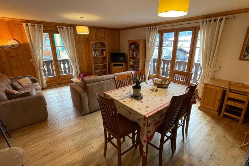 Large apartment in Chamonix - close to the slopes, Chamonix-Mont-Blanc