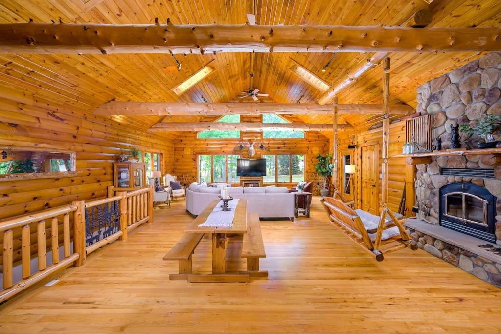 Relaxing Rustic Retreat - sleeps 12 4 BR 4 Bath
