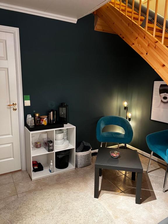 Liten kjellerleilighet. Landlig rolig omrade. — Hotel in Tromsø