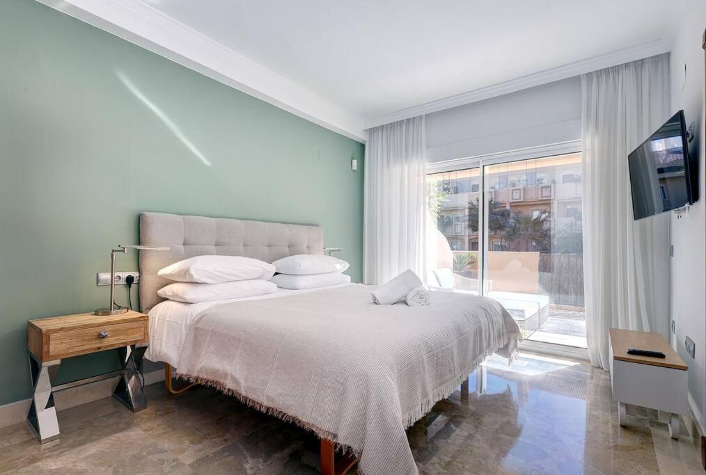Stunning 2 Bedroom Apartment in Aloha Hill Club - 5