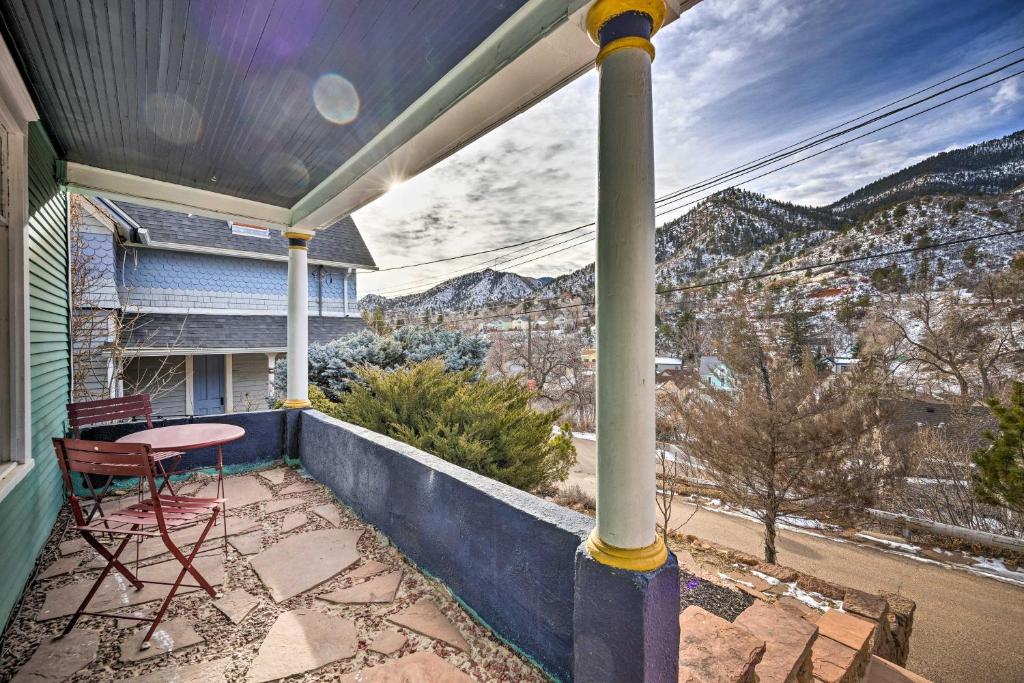 Manitou Springs Retreat with Mountain Views!