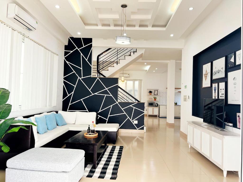 5 Bedroom Villa in Vung Tau- Biet thu 5 phong Bai sau- The Black & White Garden Villa