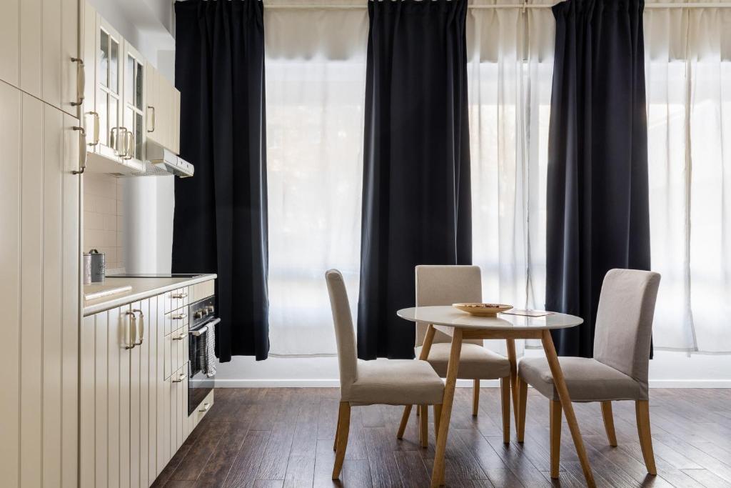 Largo Molina Studio III by Wonderful Italy - 2
