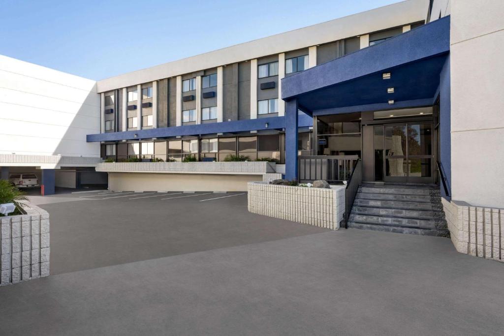 Baymont by Wyndham Monterey Park photo