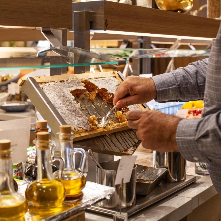 Yiyecek ve İçecekler