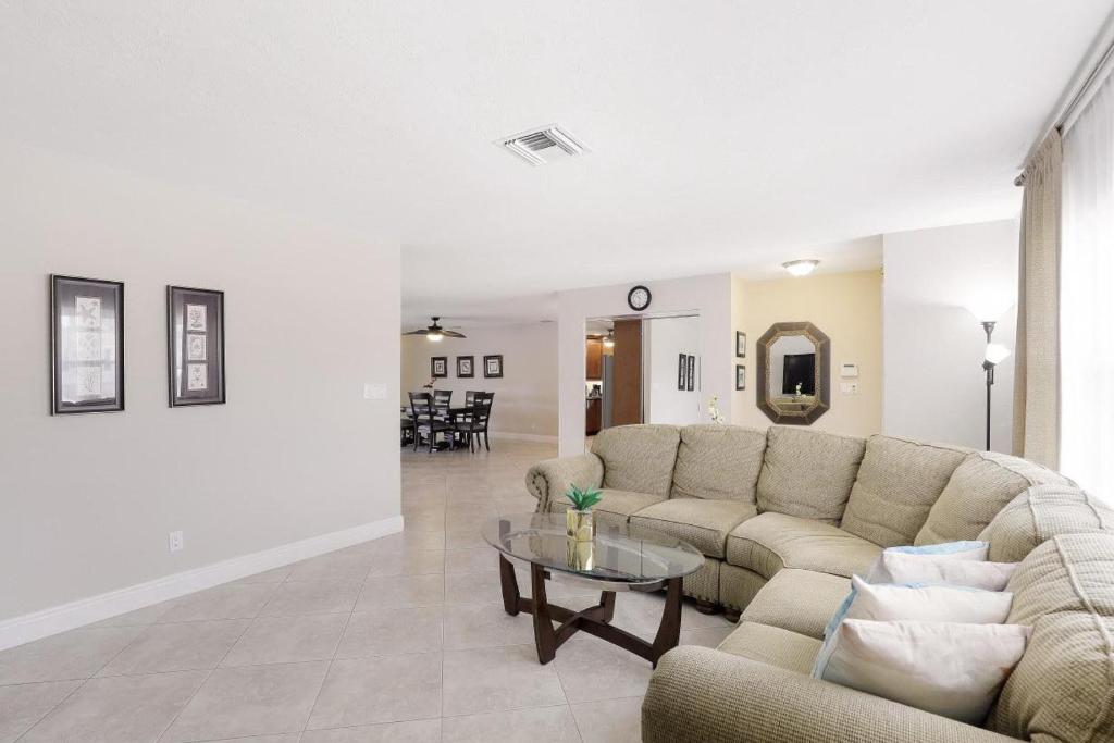 232 Tahiti Road photo