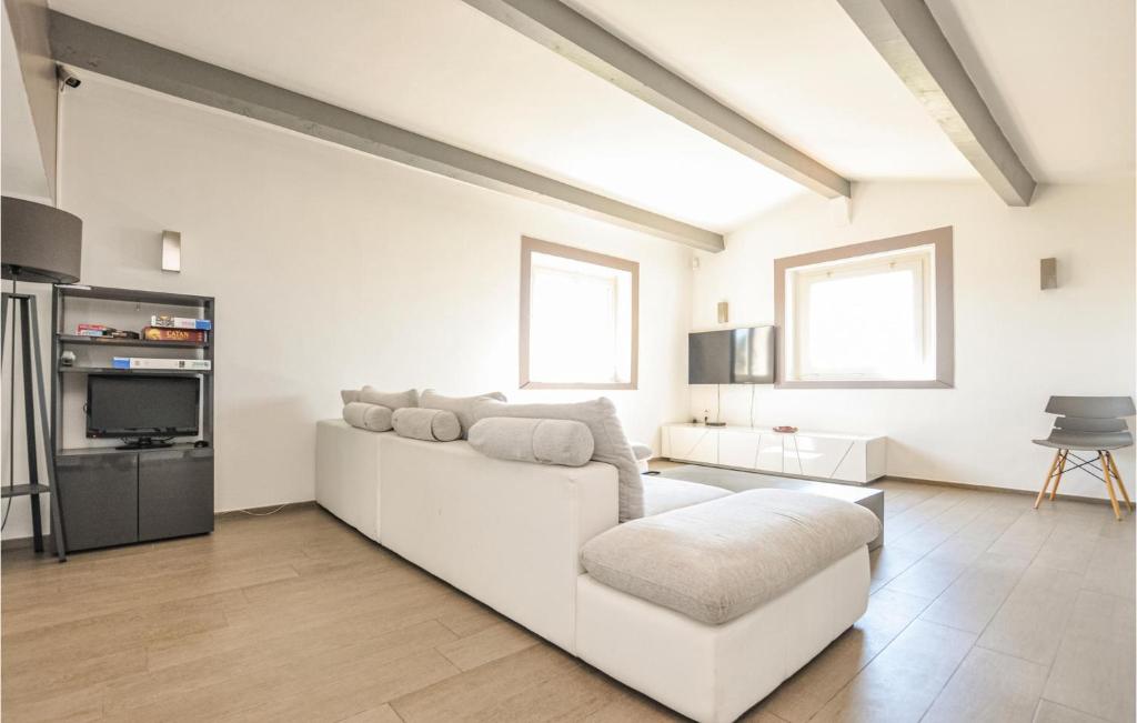 Gorgeous Home In Saint-Laurent-Du-Var - 5
